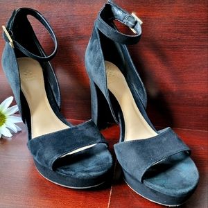 Vince Camuto Black Sandal, size 9M